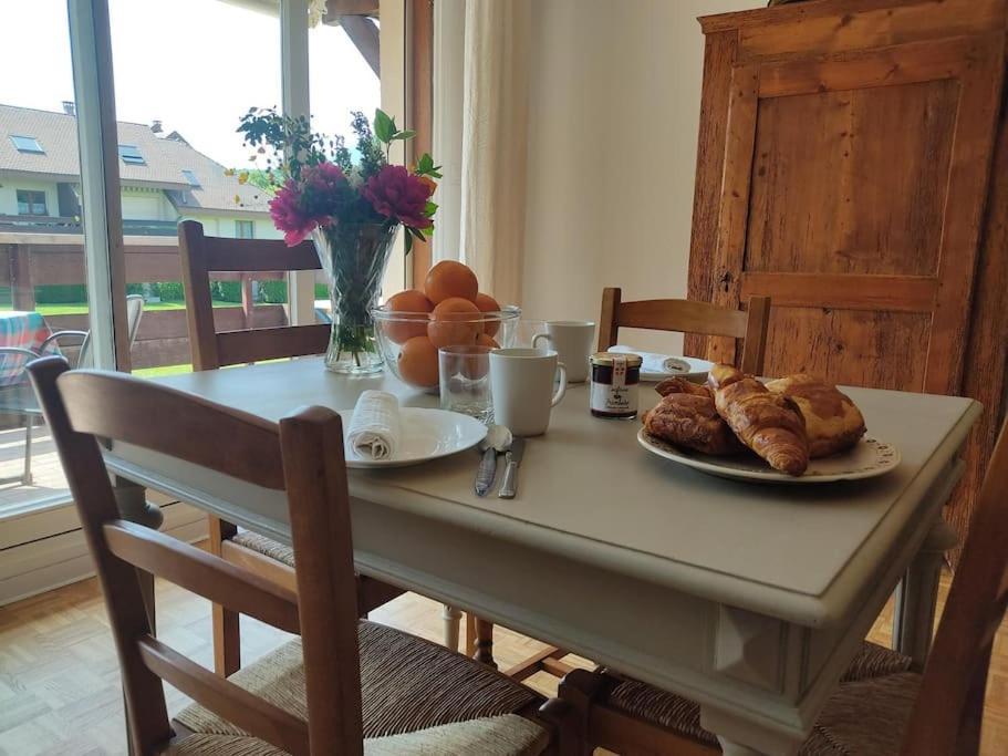 Bel Appartement Au Calme A 5 Minutes Du Village Menthon-Saint-Bernard Bagian luar foto